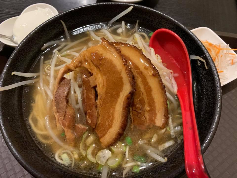 〈王記〉の角煮麺